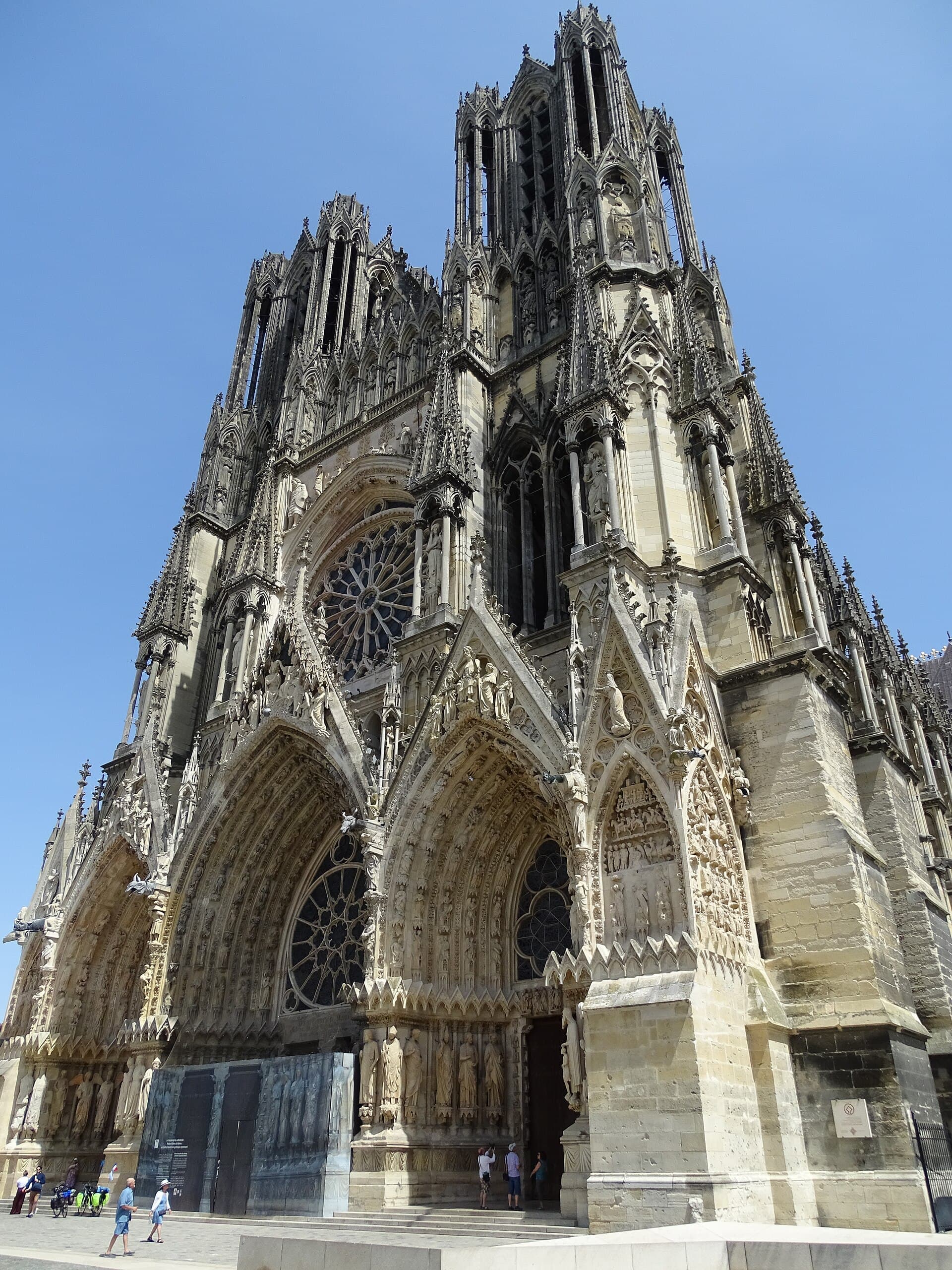 Voorgevel van de kathedraal van Reims